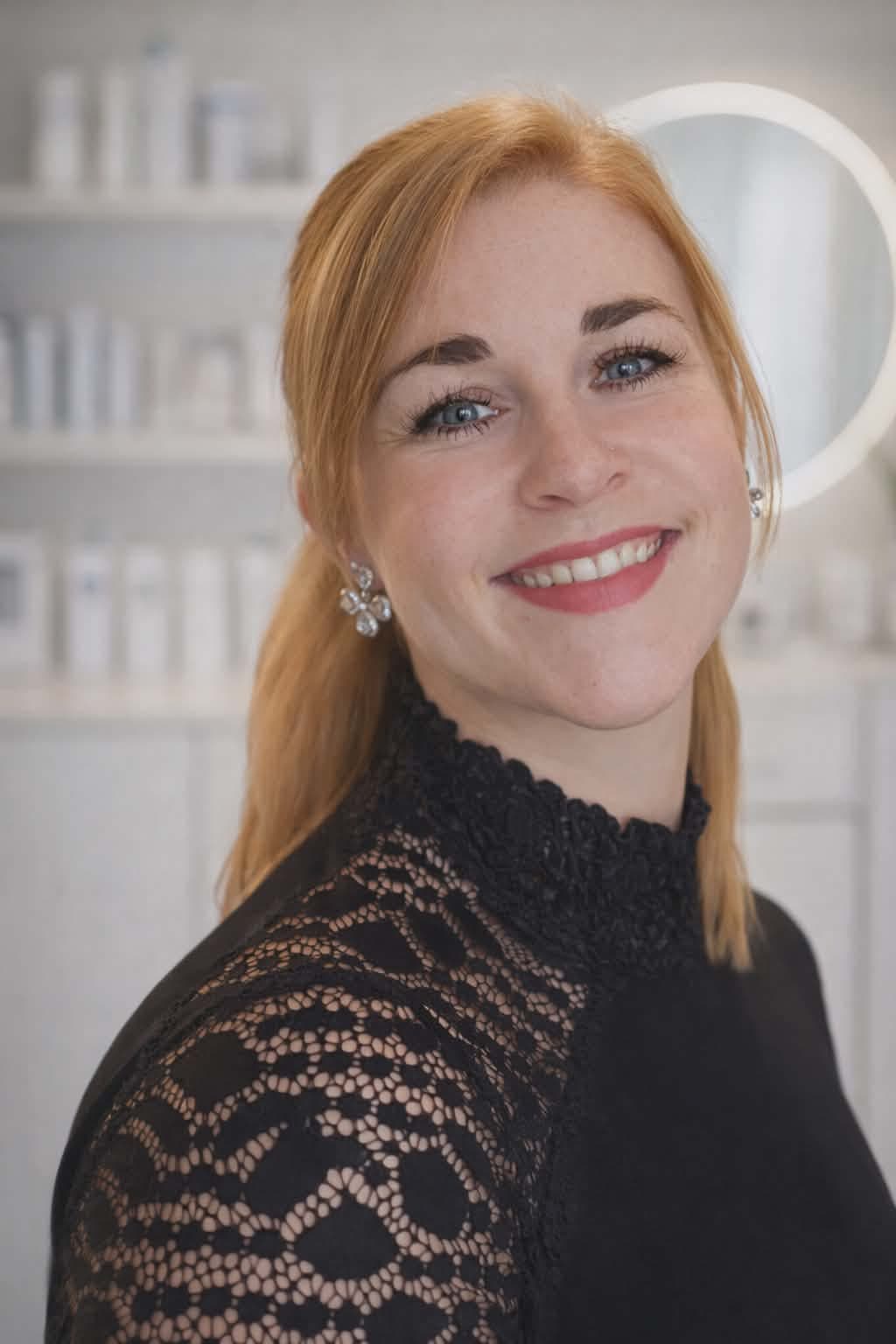Schoonheidsspecialiste Dassen Lynka in haar salon Quality Time